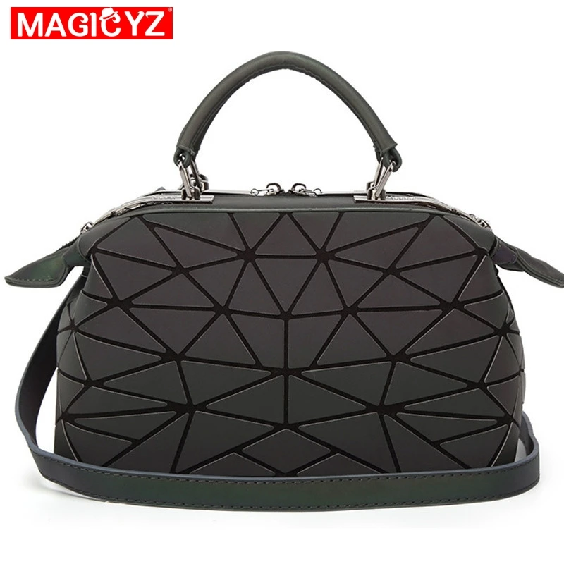 

MAGICYZ 2019 New Luminous Irregular Triangle Sequin Crossbody Bag for Women Boston handbag PVC material holographic Clip bag