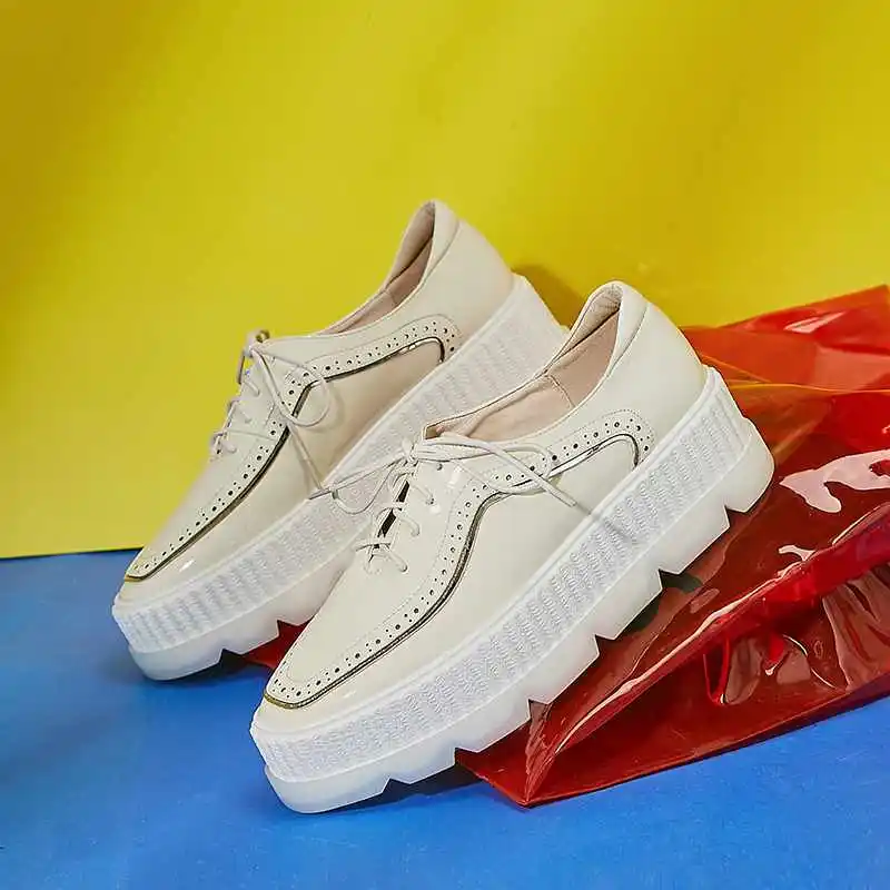 

Krazing Pot genuine leather lace up hollow decoration platform round toe European white sneakers leisure vulcanized shoes L96