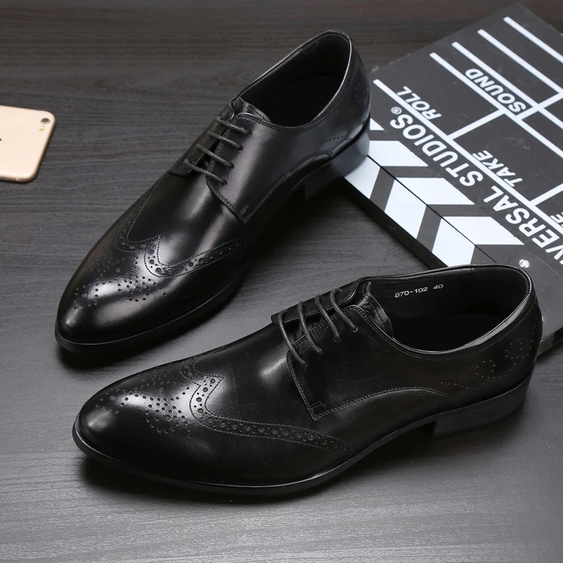 Punta Oxfords Zapatos Auténtico Tip Redonda Negro Hombre Flats Vintage Cuero marrón Hj78 Nupcial Wing Tallado Partido Británico Hombres Brogue Formal vP01wX
