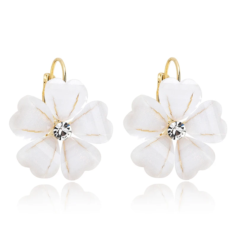

YANDA Resin Crystal Flower Big Stud Earrings For Women Girls Luxury Bohemian Style White Camellia Flower Jewelry Bijoux Gift