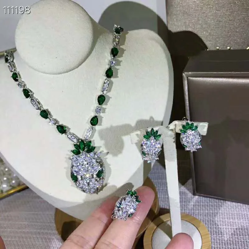 

2019 personality accessories pineapple snake necklace with micro-inlay snake jewelry exaggerated snake necklace for lady