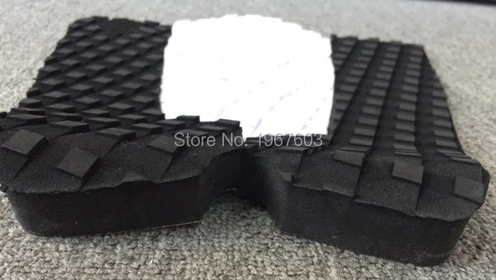 Surf Tail pad_black with white 002