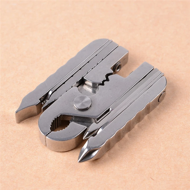 Multi Function Tool Keychain Tool Swiss EDC Tech Portable Pocket Mini 15 In 1 Folding Pliers Screwdriver Combination Kit Outdoor Multifunction Tool Gear 1PC