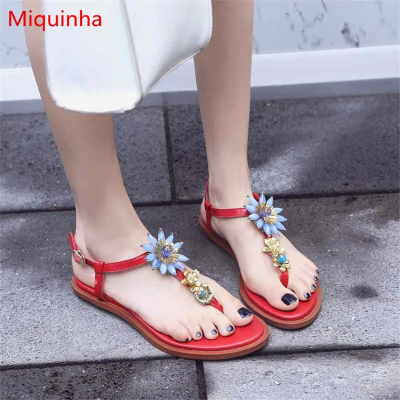 

Miquinha Metal String Pearl Flower Decor National Wind Style Beach Casual Shoes Women Sandals Flip Flop Runway Super Star Flats