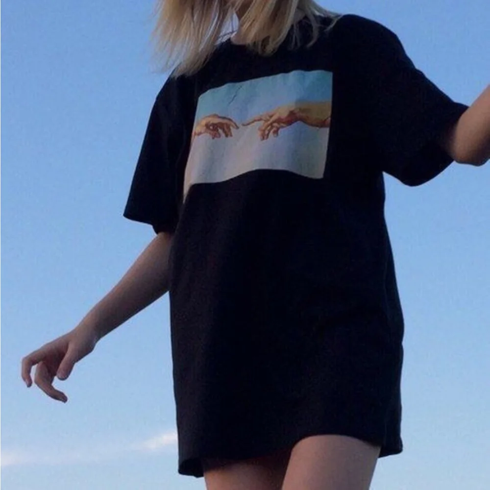 

Michelangelo Hands Printed T-Shirt Women Tumblr Grunge Graphic Tee Casual Oversize Black Tops