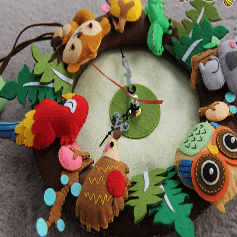 ZY DIY Sewing Felt Package Happy Animals Family Clock Non woven Felt DIY For Decoration of Home Party Room