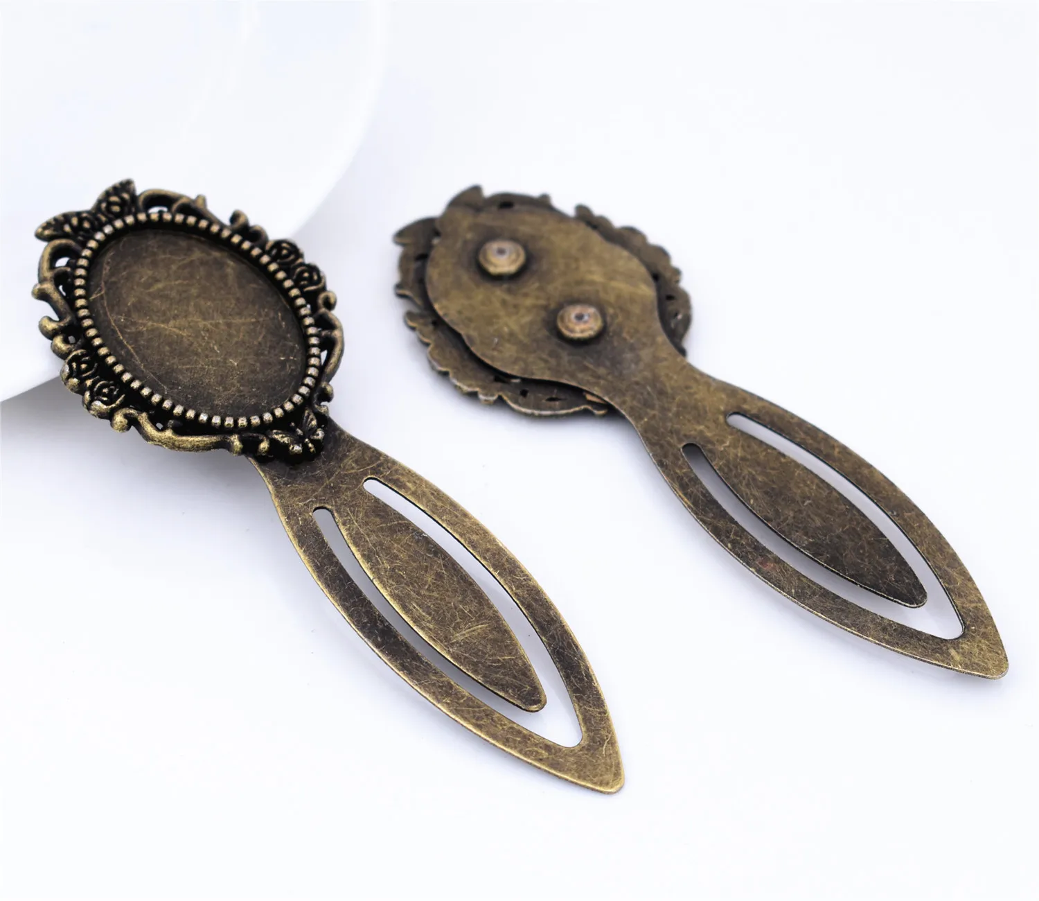 

New Fashion 2pcs 18x25mm Inner Size Antique Bronze Vintage Style Handmade Bookmark Cabochon Base Cameo Setting.