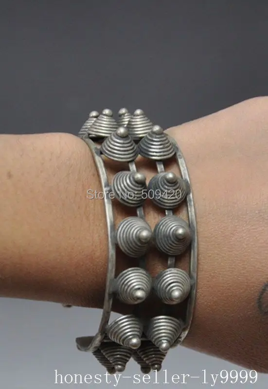 

XFS2654>>old chinese tibet silver Hand-carved Fine Spiral Ornamentation bracelet Bangle