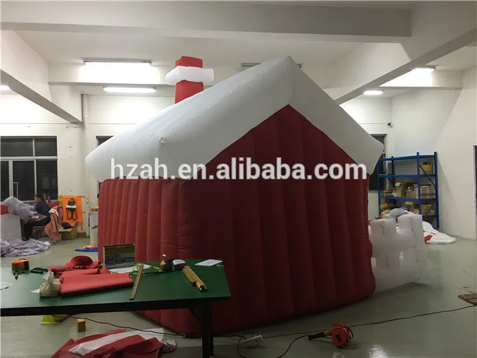 Outddor-Decorations-Inflatable-Santa-House-with-Fence (1)