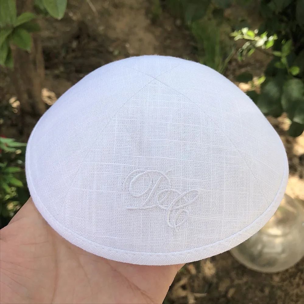 

WHITE LINEN KIPPAHS WITH SILVER GREY EMBROIDERY LOGO