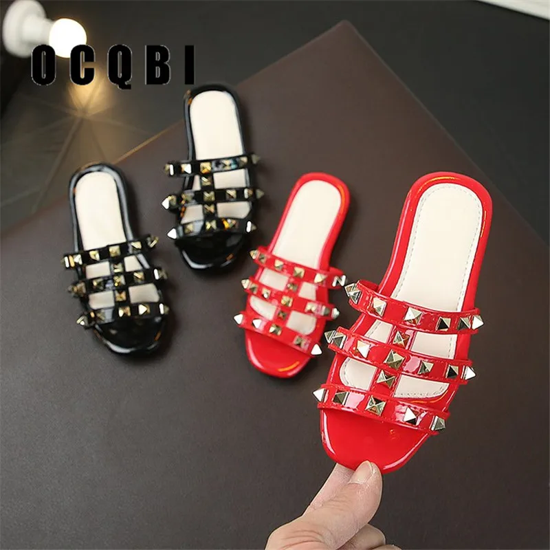 

Summer New Children Girls Slippers Fashion Rivets Hollow Outdoor Non-slip Slippers Kid Shoes For Girls Pu Leather Beach Slippers