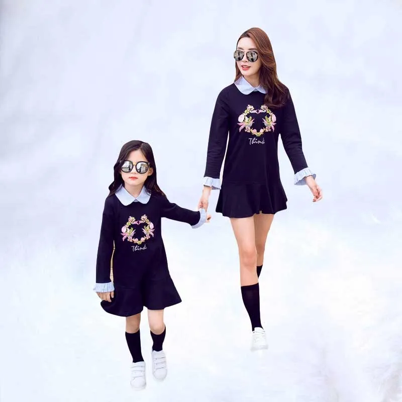 

Fishtail skirt embroidery flower family dress girl spring turn-down collar 2019 Mother daughter dress mum and daughter clothes