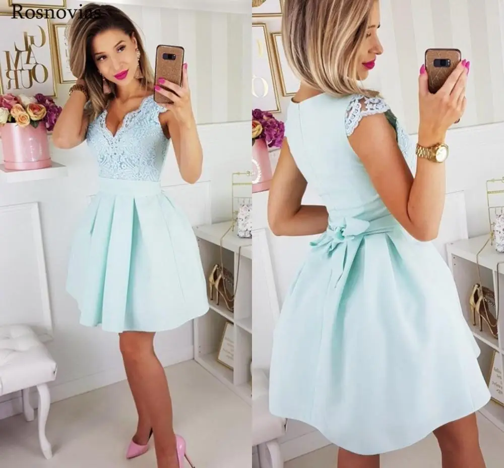 

Short Stain Graduation Dresses With Bow 2019 V Neck Zipper Back Lace Appliques Prom Party Gowns Vestido Mini Homecoming Dresses