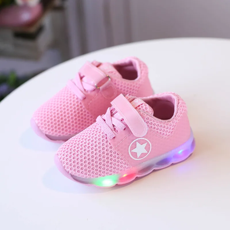 От 1 до 5 лет светодио дный фонари Детские Девочки светящиеся спортивные туфли Высокое качество мягкая подошва повседневная обувь Детские кроссовки Нескользящие - Цвет: Розовый
