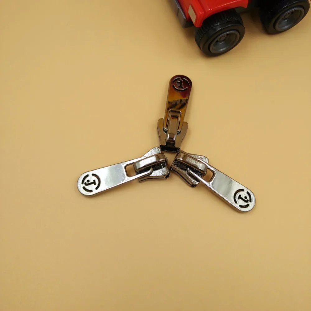 Free Shipping 8 High Quality New Design Gun Metal Zipper Slider 4Pcs