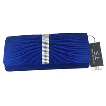 Алмазная вечерняя сумочка атласная поверхность со складками