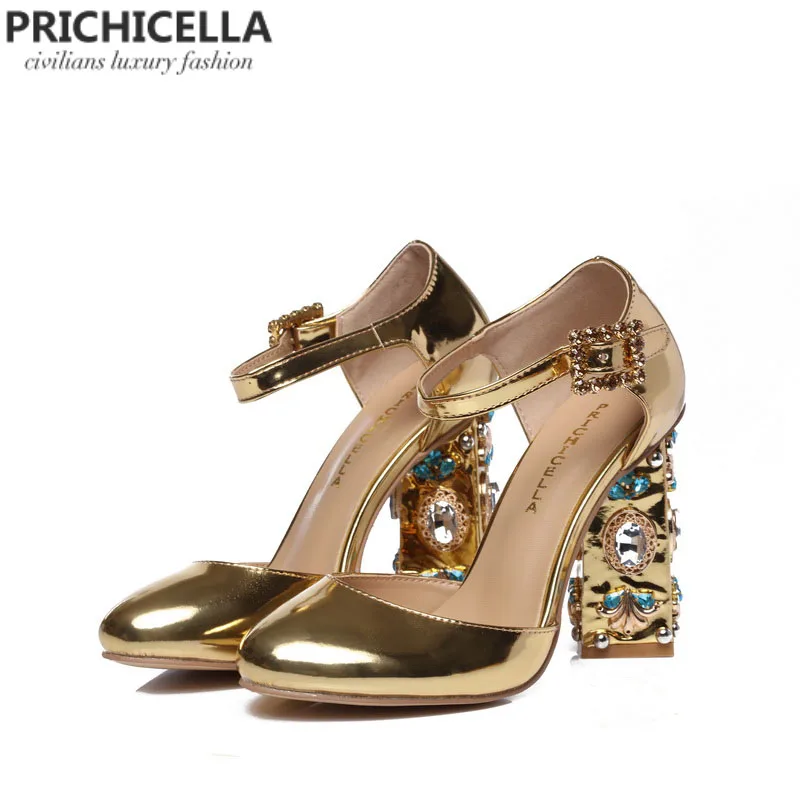 Уникальные женские золотистые кожаные сандалии PRICHICELLA Украшенные стразами на