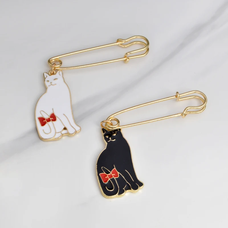 

Cat Cottage White Cats Black Cats Cute Animals Enamel Pin Good Friends Badge Couple Brooch Decoration Backpack Pin