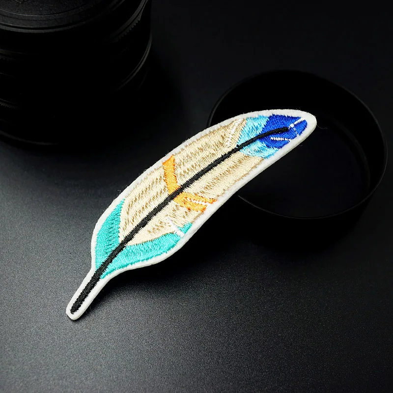 Colección de plumas de lujo personalizada y única [plumas de tucán] Parche  bordado para planchar y coser [9.36 x 5.26 pulgadas] [fabricado en Estados