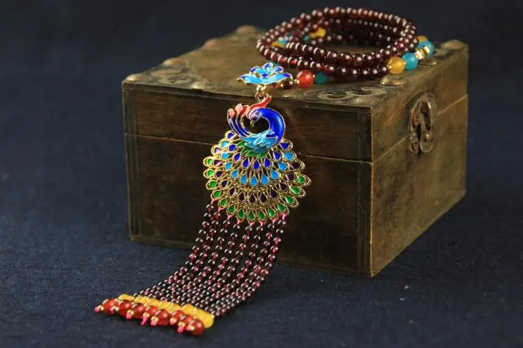 

Hot sell Chinese style 4mm pomegranate stone cloisonne porcelain peacock butterfly accessories pendant necklace fashion jewelry