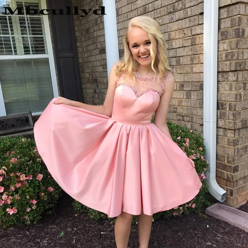 

Mbcullyd Baby Pink Short Satin Homecoming Dresses 2023 Shining Crystal Cocktail Party Gowns Sheer Vestidos de fiesta de noche