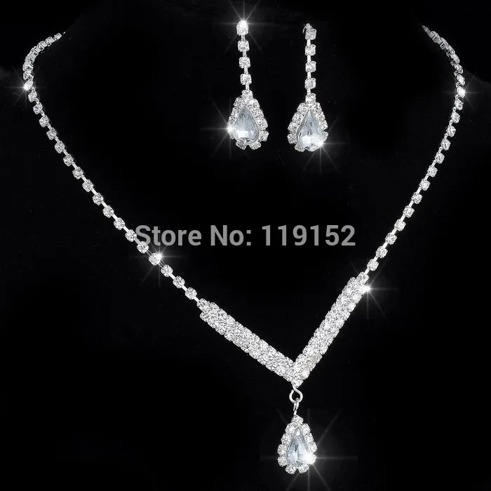 Комплект из колье и серёг серебристого цвета с кристаллами|set black|necklace set boxnecklace smile
