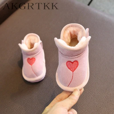 Новая зимняя детская зимняя обувь из натуральной кожи с сердечками, теплые модные Нескользящие хлопковые ботинки для девочек, обувь для малышей 1-5 лет