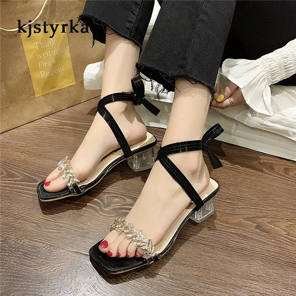 Kjstyrka/Женская обувь; коллекция года; sandalias mujer; модельные туфли с бантом; Модные женские босоножки с ремешком на лодыжке; босоножки на массивном каблуке 4,5 см; sandalia feminina - Цвет: Черный