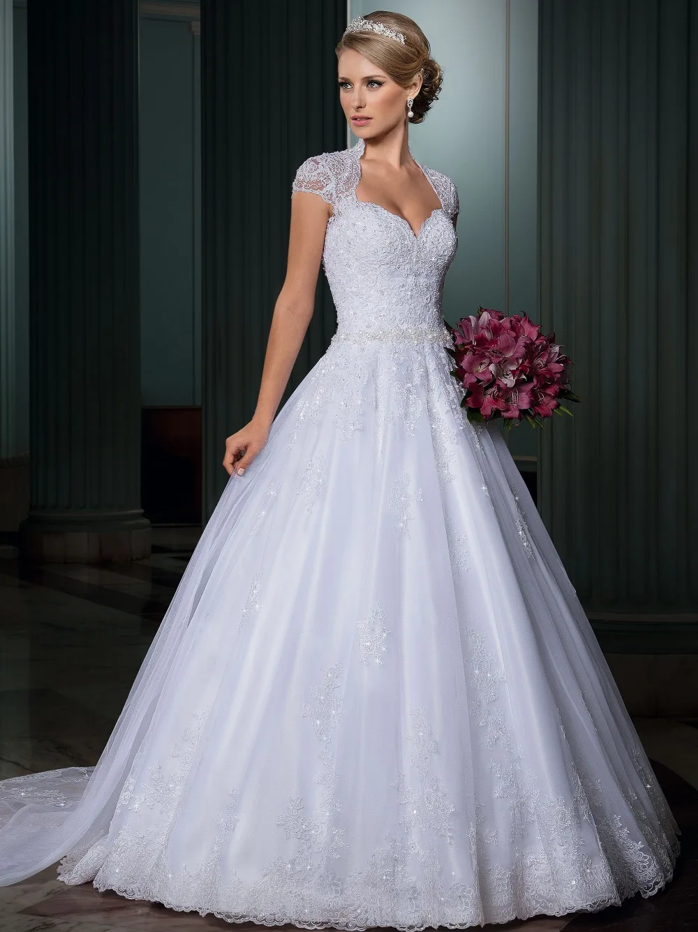 vestido de noiva com gola de rainha
