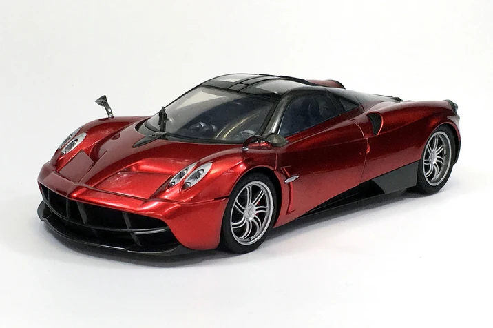 Супер спорткар Pagani Хуа год 1/24 модель автомобиля 01091