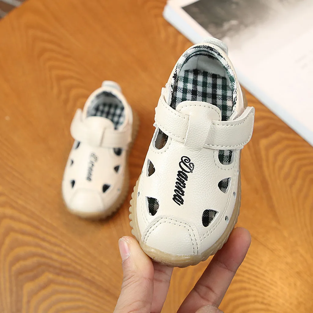 Пляжные сандалии для маленьких мальчиков; кроссовки для детей; zapatillas bebe deportiva; повседневные тонкие туфли с надписью; tenis infantil