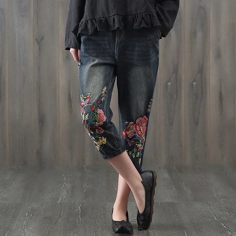 

Vintage Flower Embroidery Jeans Woman Plus Size Drawstring Waist Ripped Jeans Capris Denim Short Pants Retro Harem Pants C4163