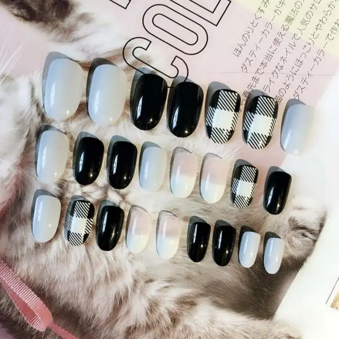 24PCS DIY Fashion False Nails Girls Small Round Head Nail Art Tips with Glue Women Black White Lattice Delicate Artificial Nail