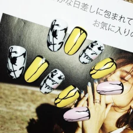 

24Pcs Medium Long Oval Fake Nails With Designs Rounded Yellow Pink Crack Predesign False Nail Sticker Adhesive Fingernails Fake