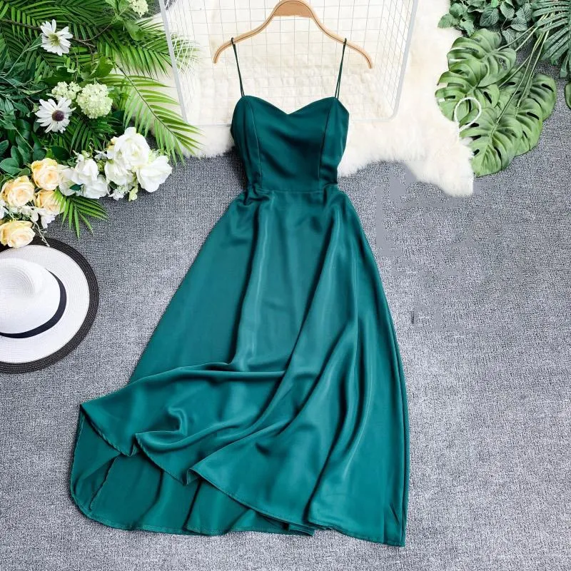 

2019 Women Sleeveless Spaghetti Strap Dress Casual V Neck Back Cross Strap Beach Dress Elegant High Waist Party Dress