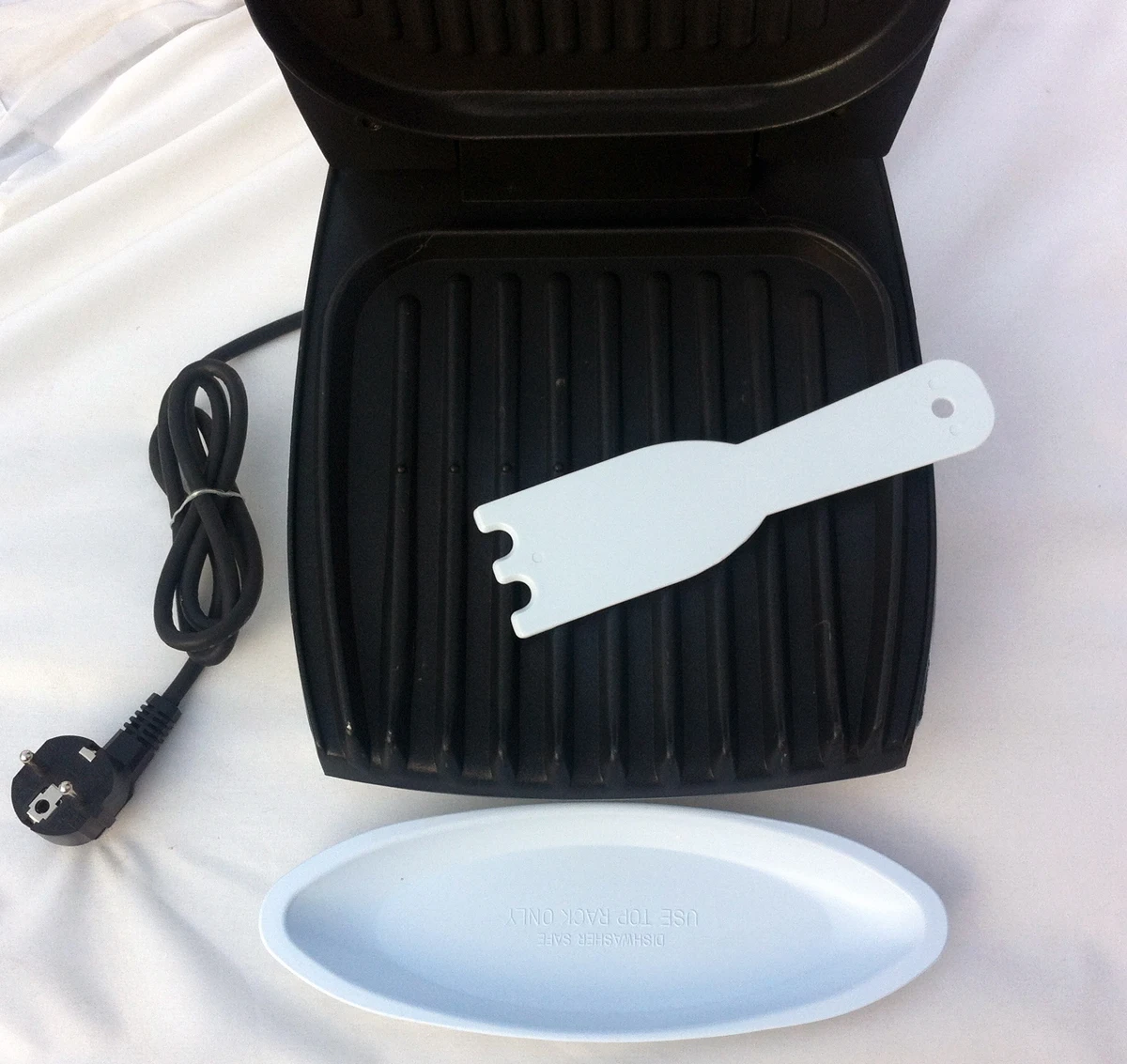 White Lean Mean Fat Grilling Machine with Bread Warmer Grill BBQin BBQ