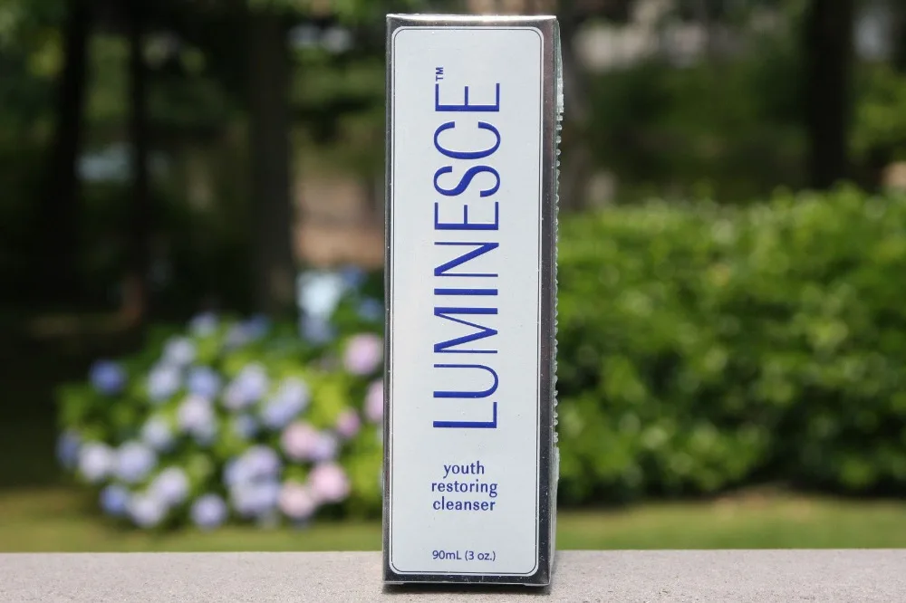 

JEUNESSE LUMINESCE YOUTH RESTORING CLEANSER NEW FREE U.S. SHIP