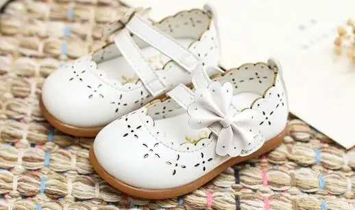 1, 2, 3, 4, 5, 6 лет, новинка года, летняя детская кожаная женская обувь с розочками для малышей Модная школьная Белая обувь принцессы 26 - Цвет: Белый