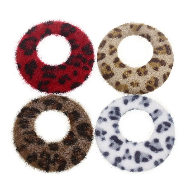 Xinyao 10 шт./лот 42 мм Leopard Поддельные кролик Мех животных серьги Талисманы pom Подвеска