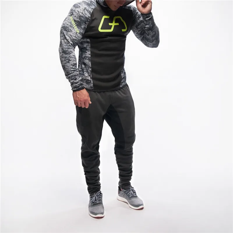 hoodie-camouflage-ensemble