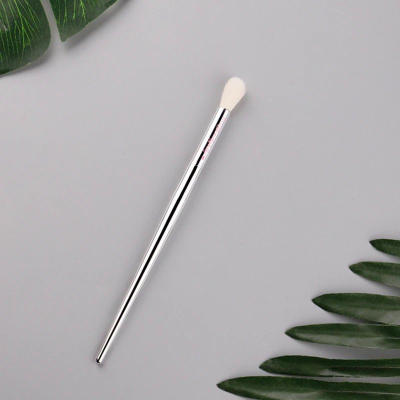 

It Cosmetic Pointed Eye Blending Brush Silver Chromed Tapered Precision Eyeshadow Blender Makeup Brush