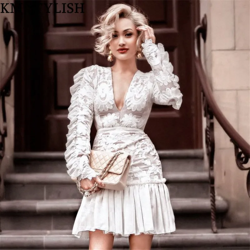 

Catwalk Fashion 2019 Spring New Ladies Vintage Wood Ear Embroidered Mesh Lace V-neck Slim White One-piece Dress