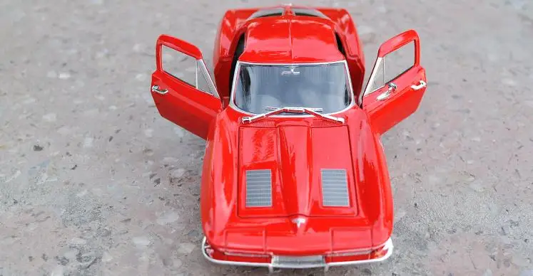 Chevrolet Corvette 1963,1: 24 передовая модель автомобиля из сплава, литая под давлением Металлическая Модель игрушечных автомобилей Коллекционная модель