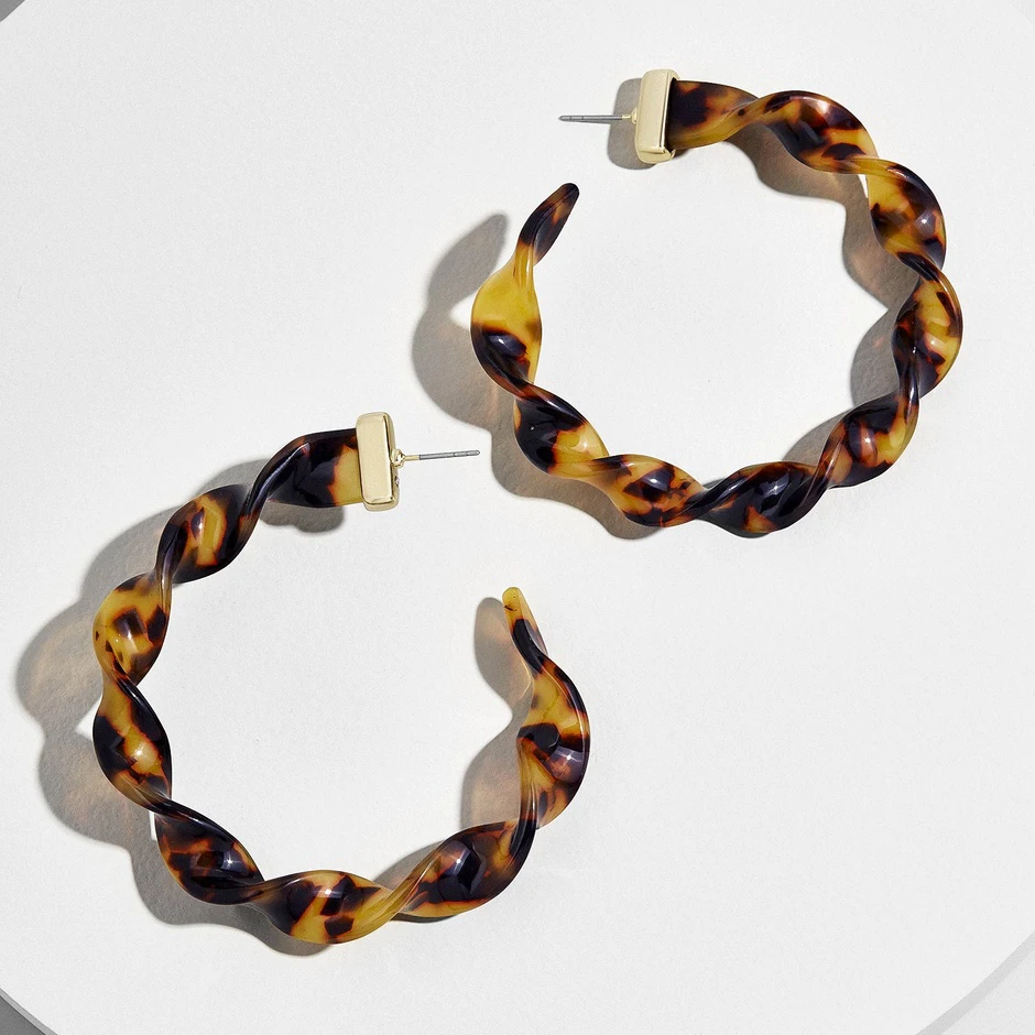 

Latest Summer New Twisted Acrylic C Shape Hoop Earrings for Women 7CM Big Chunky Hoop Earrings Free Dropshipping Offered