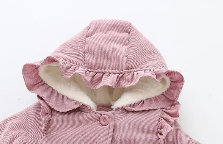 DFXD/Новое плотное хлопковое Стеганое пальто для маленьких девочек модная зимняя Вельветовая теплая верхняя одежда милые детские бархатные розовые куртки с капюшоном и бантом