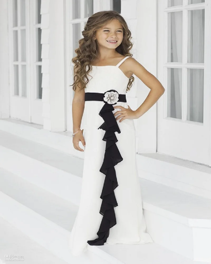 

Flower Girls Dresses 2016 White Chiffon with Black Long Sash Spaghetti Floor Length Beach Little Girls Dresses Communion Gown