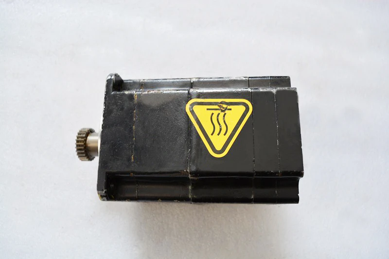 Используется протестированный Fanuc A06B-0212-B605 Alpha 2/5000-серводвигатель переменного тока