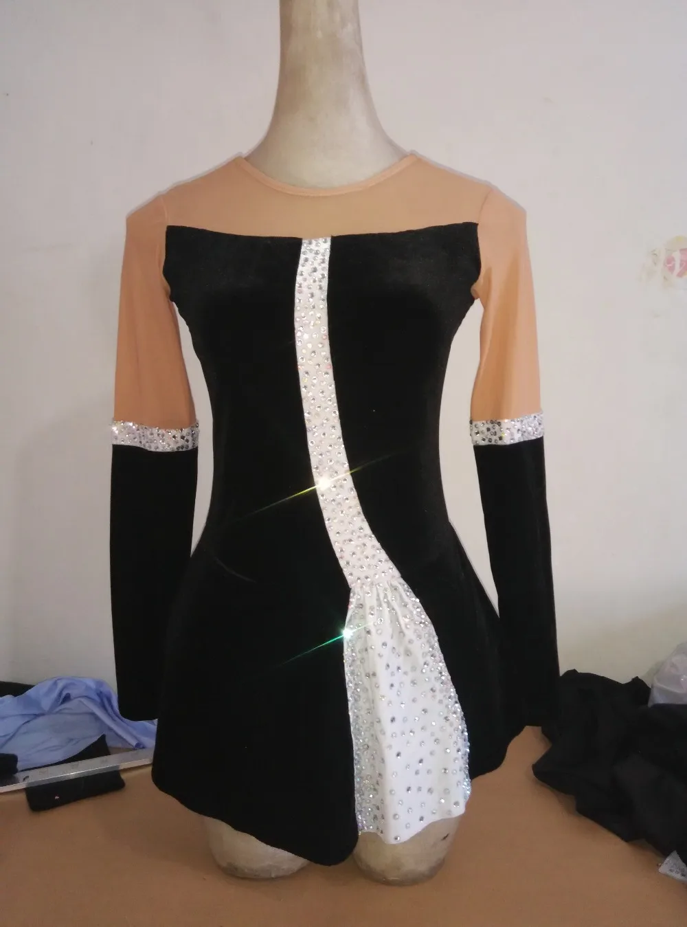 Блэкбатон крученый Катание на коньках Танцы majorette outfitSD28