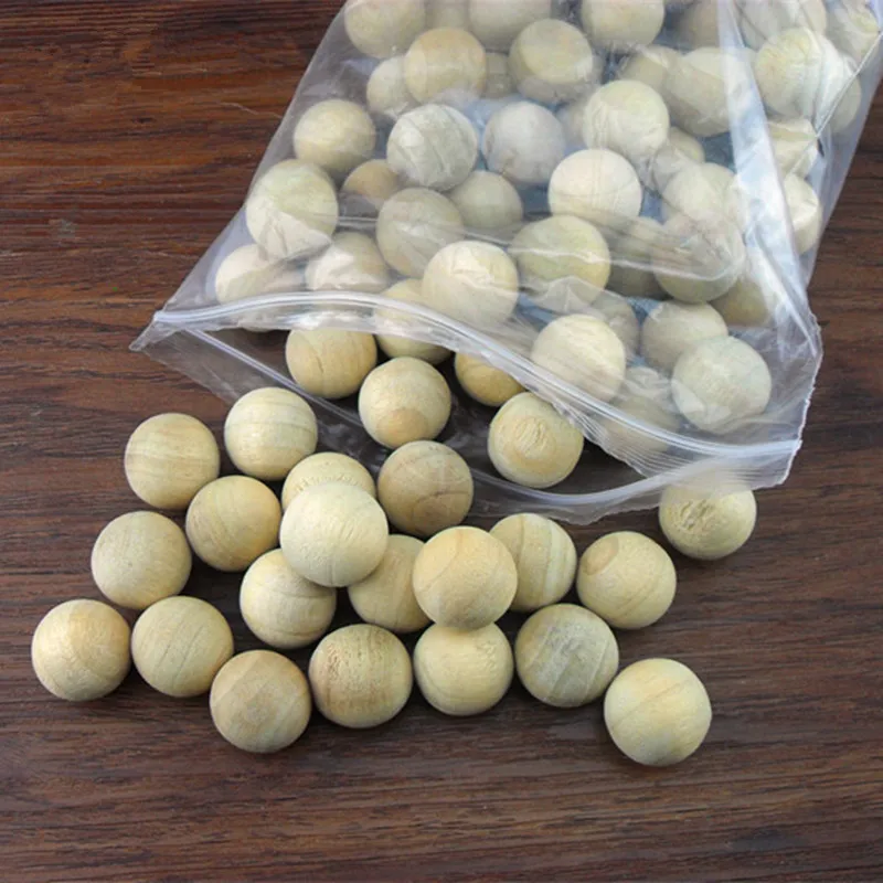 

100Pcs/Pack Natural Health Camphor Wood Balls Pest Control Organic Cedar Wood wardrobe Drawer Moth Proofing Bug Naphtaline