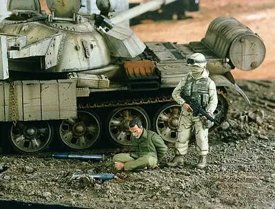 

1:35 Resin Figure Model Kit Unassambled Unpainted //X289 (2 figures NO TANK)